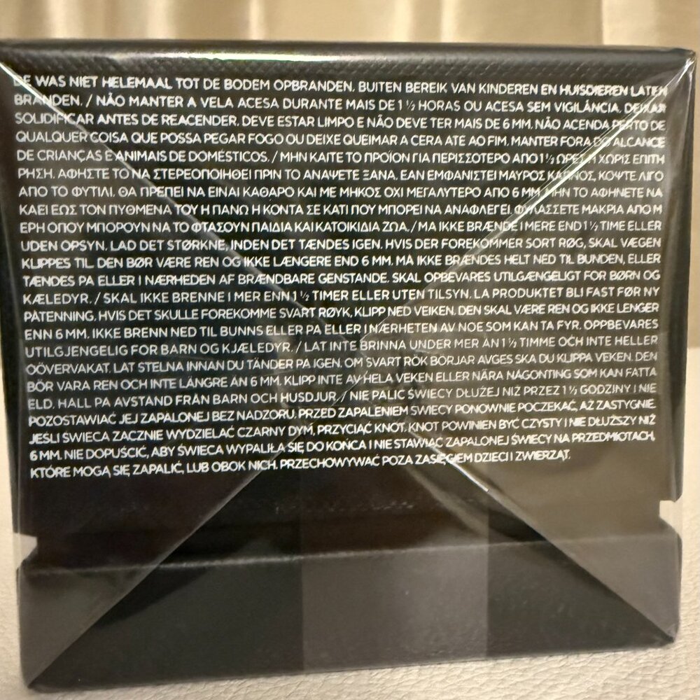 Tom Ford F* Fabulous Candle - Picture 2 of 3